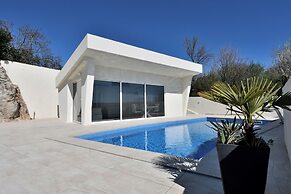 Apartments Lux With Pool