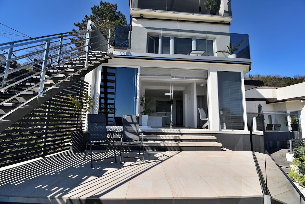 Apartments Lux With Pool