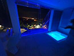 Apartments Lux With Pool