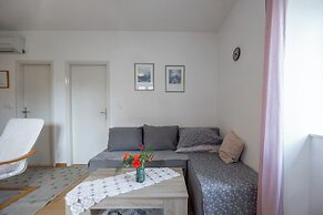 Apartment Rot