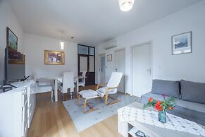 Apartment Rot