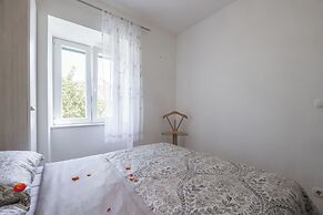Apartment Rot