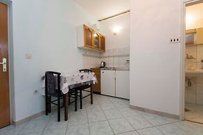 Apartment and Rooms Ive