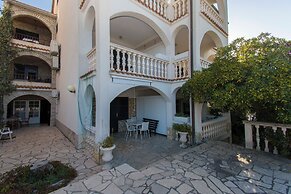 Apartment and Rooms Ive