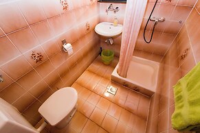Apartment and Rooms Ive