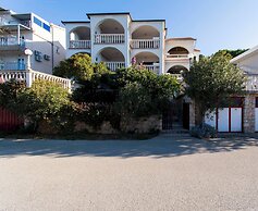 Apartment and Rooms Ive