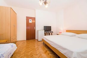 Apartment and Rooms Ive