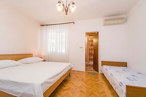 Apartment and Rooms Ive