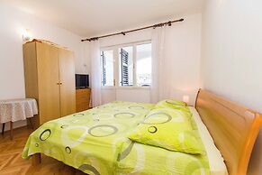Apartment and Rooms Ive