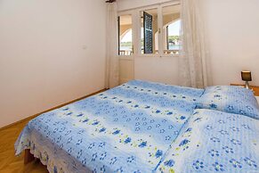 Apartment and Rooms Ive