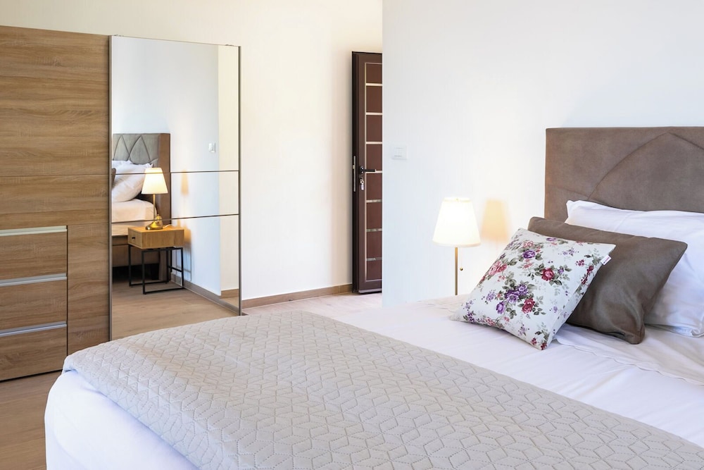 Apartments Doro