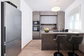 House Tinis