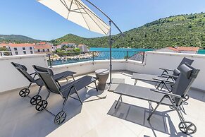 Apartments Lonamare