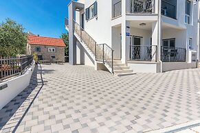 Apartments Lonamare