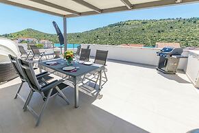 Apartments Lonamare