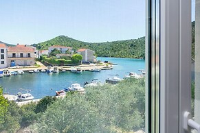 Apartments Lonamare