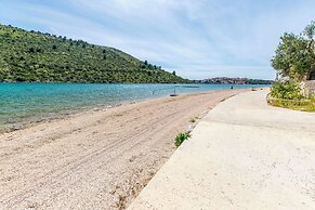 Apartments Lonamare