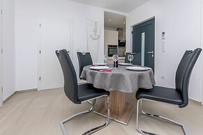 Apartments Lonamare