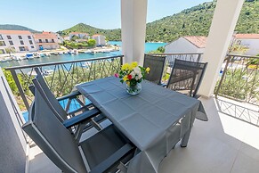 Apartments Lonamare