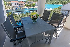 Apartments Lonamare
