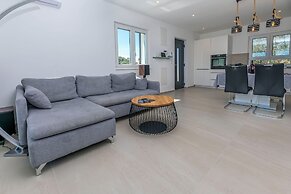 Apartments Lonamare
