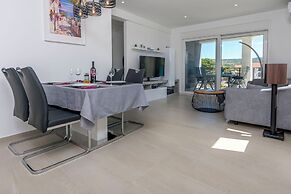 Apartments Lonamare