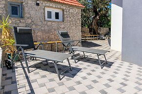 Apartments Lonamare