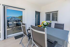 Apartments Lonamare
