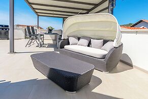 Apartments Lonamare