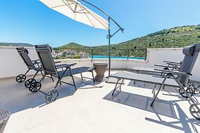 Apartments Lonamare