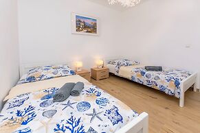 Apartments Lonamare
