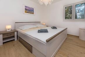 Apartments Lonamare