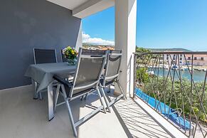 Apartments Lonamare