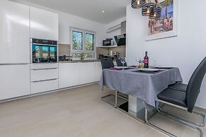 Apartments Lonamare