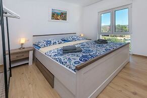 Apartments Lonamare