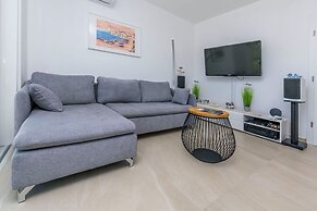 Apartments Lonamare
