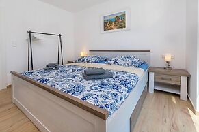 Apartments Lonamare