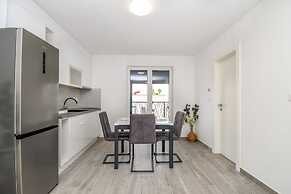 Apartments Castel L