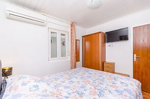 Apartment Lav