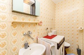 Apartment Lav