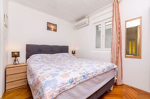 Apartment Lav