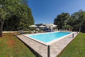 House Cetiri Hrasta