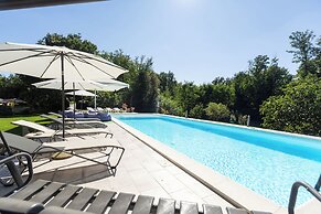 House Cetiri Hrasta