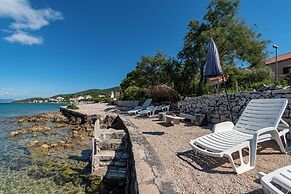 Apartments Seafront Mavla