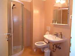 Apartments Ari i Segi