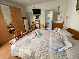 Room Nora