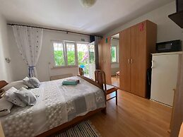 Room Nora