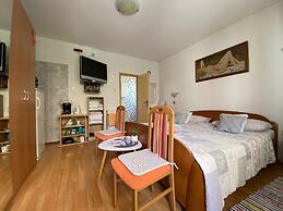 Room Nora