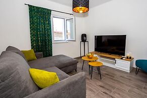 Apartment Coastal Urban Nest