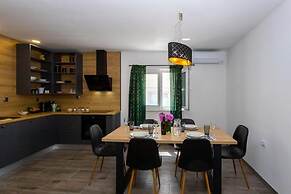 Apartment Coastal Urban Nest